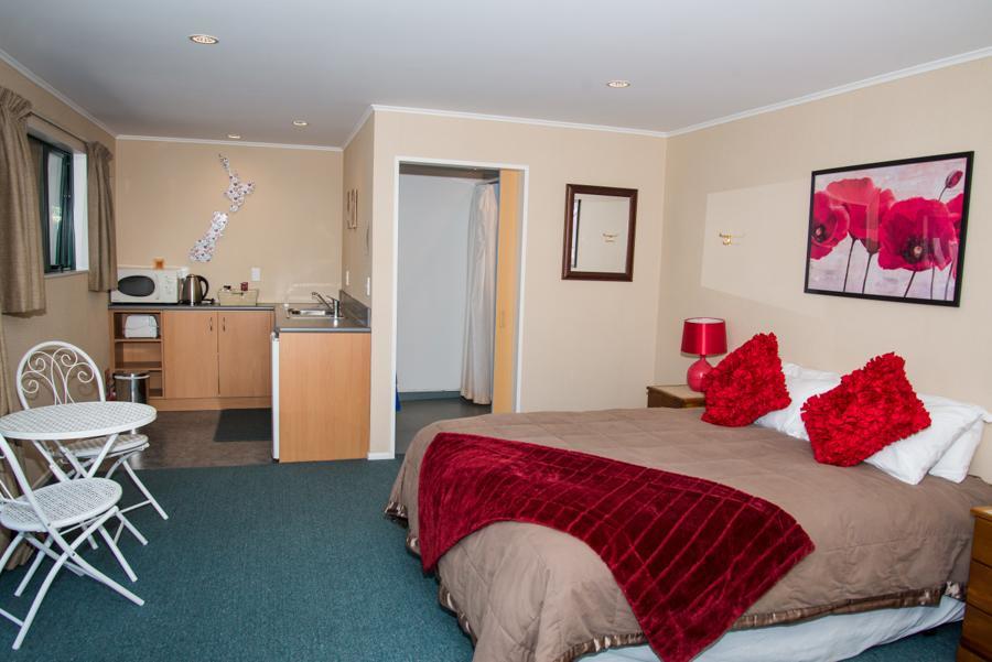 Te Waka Lodge Te Anau Extérieur photo
