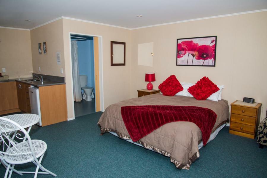 Te Waka Lodge Te Anau Extérieur photo